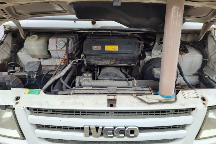 Used Iveco Daily 2014 2.5T-A35 NJ6484ACM47Z4 Engine Bay