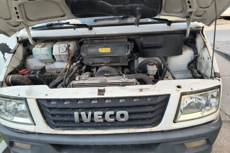 Used Iveco Daily 2014 2.5T-A35 NJ6484ACM47Z4 Engine Bay