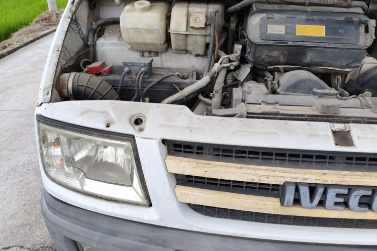 Used Iveco Daily 2014 2.5T-A35 NJ6484ACM47Z4 Engine Bay Right