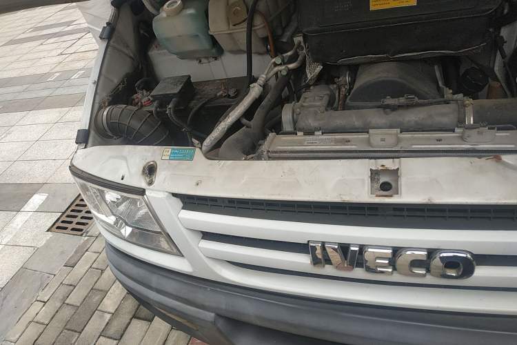 Used Iveco Daily 2014 2.5T-A35 NJ6484ACM47Z4 Engine Bay Right