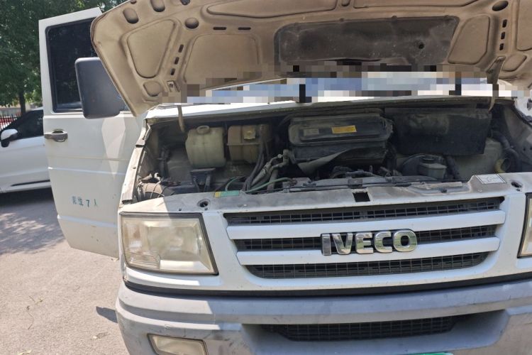 Used Iveco Daily 2014 2.5T-A35 NJ6484ACM47Z4 Engine Bay Right