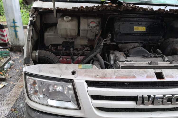 Used Iveco Daily 2014 2.8T-V35 NJ5044XXYQZA43S4 Engine Bay Right