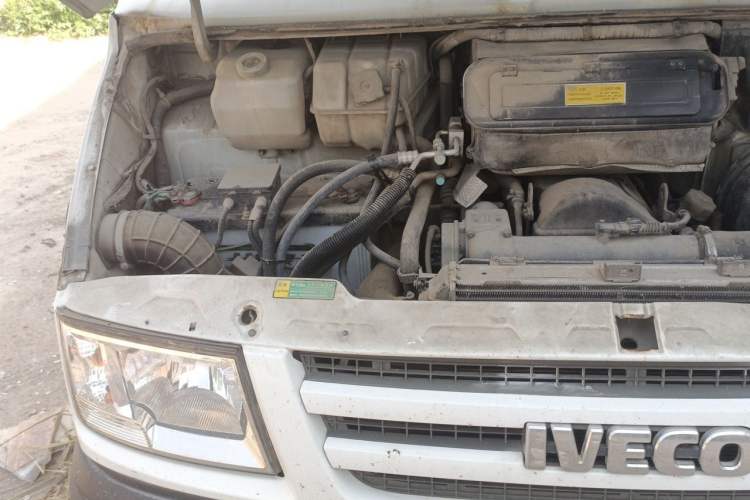 Used Iveco Daily 2014 2.8T-V35 NJ5044XXYQ3A43S4 Engine Bay Right