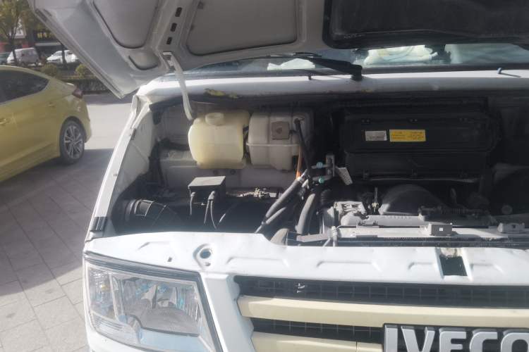 Used Iveco Daily 2014 2.5T-A35 NJ6484ACM47Z4 Engine Bay Right