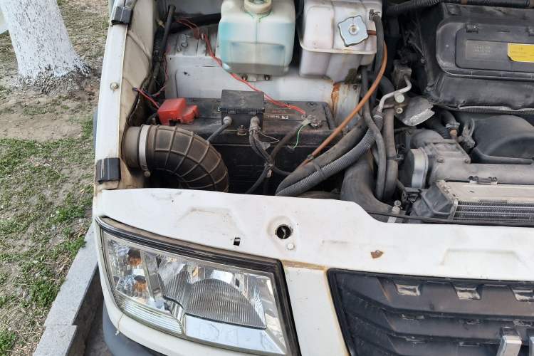 Used Iveco Daily 2014 2.5T-A35 NJ6484ACM47Z4 Engine Bay Right