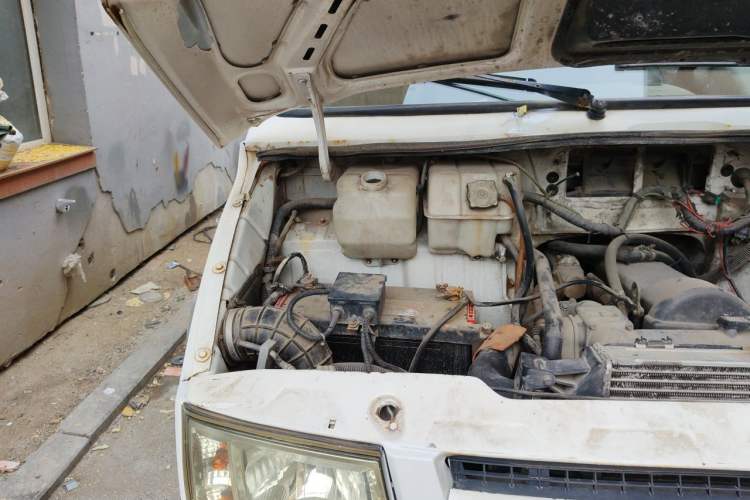 Used Iveco Daily 2014 2.5T-A35 NJ6484ACM47Z4 Engine Bay Right