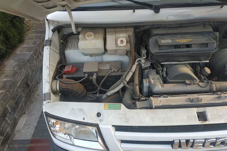 Used Iveco Daily 2014 2.5T-A35 NJ6484ACM47Z4 Engine Bay Right