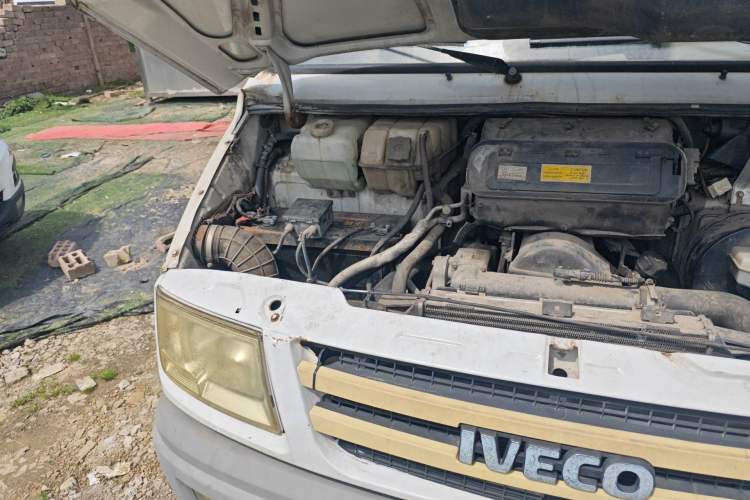 Used Iveco Daily 2014 2.5T-A35 NJ6485AC47Z4 Engine Bay Right