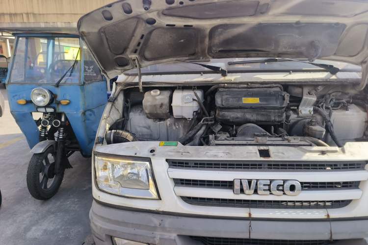 Used Iveco Daily 2014 2.5T-A35 NJ6484ACM47Z4 Engine Bay Right