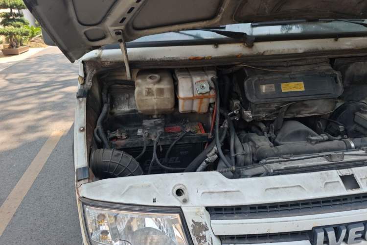 Used Iveco Daily 2014 2.5T-A35 NJ6484ACM47Z4 Engine Bay Right