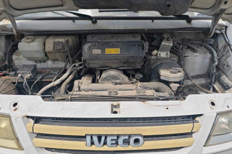 Used Iveco Daily 2014 2.5T-A35 NJ6485AC47Z4 Engine Bay