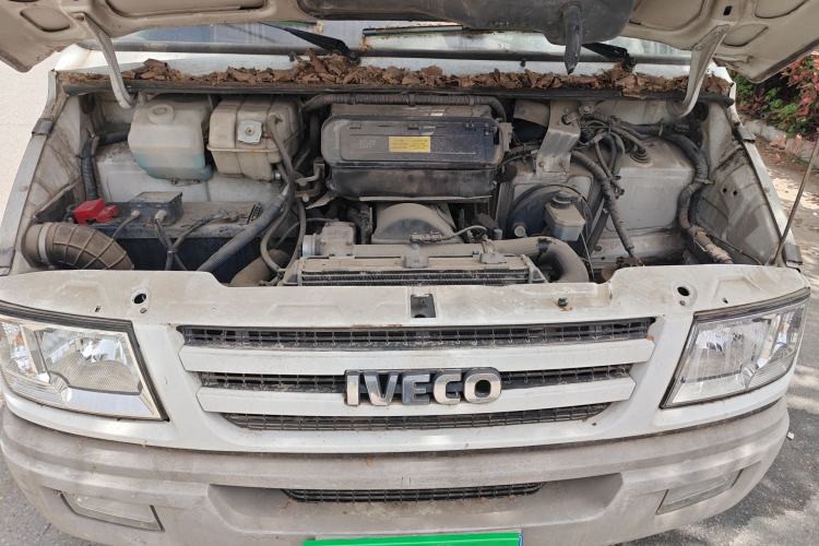 Used Iveco Daily 2014 2.5T-A35 NJ6485AC47Z4 Engine Bay