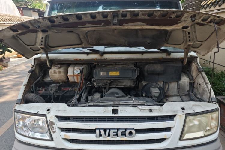 Used Iveco Daily 2014 2.5T-A35 NJ6484ACM47Z4 Engine Bay