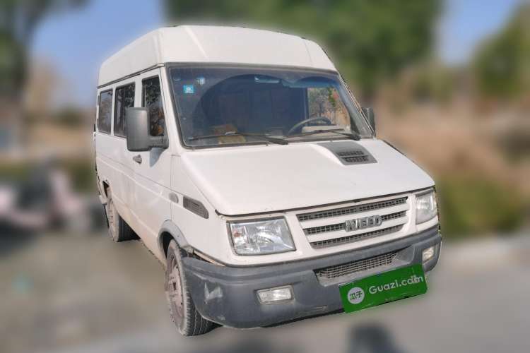 Used Iveco Daily 2014 2.5T-A35 NJ6484ACM47Z4 Front Right 45 Deg