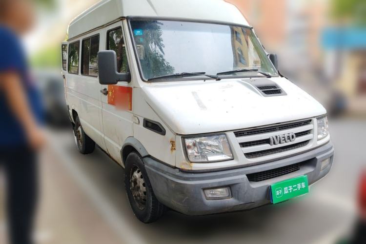 Used Iveco Daily 2014 2.5T-A35 NJ6484ACM47Z4 Front Right 45 Deg