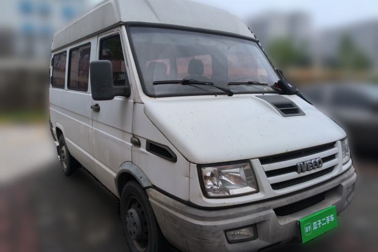 Used Iveco Daily 2014 2.5T-A35 NJ6484ACM47Z4 Front Right 45 Deg