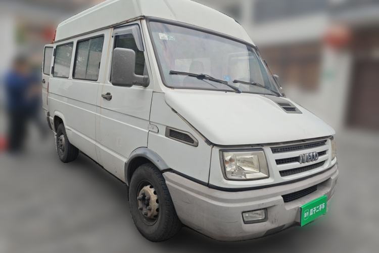 Used Iveco Daily 2014 2.5T-A35 NJ6484ACM47Z4 Front Right 45 Deg