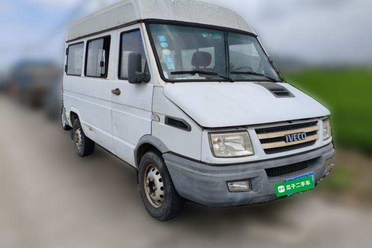 Used Iveco Daily 2014 2.5T-A35 NJ6484ACM47Z4 Front Right 45 Deg