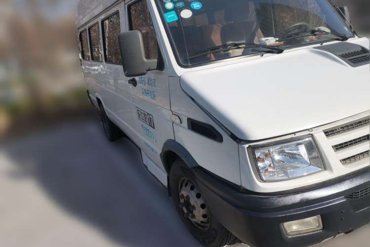 Used Iveco Daily 2014 2.8T - A40 NJ6604AC43S4 Front Right 45 Deg