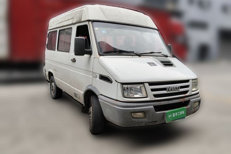 Used Iveco Daily 2014 2.5T-A35 NJ6484ACM47Z4 Front Right 45 Deg