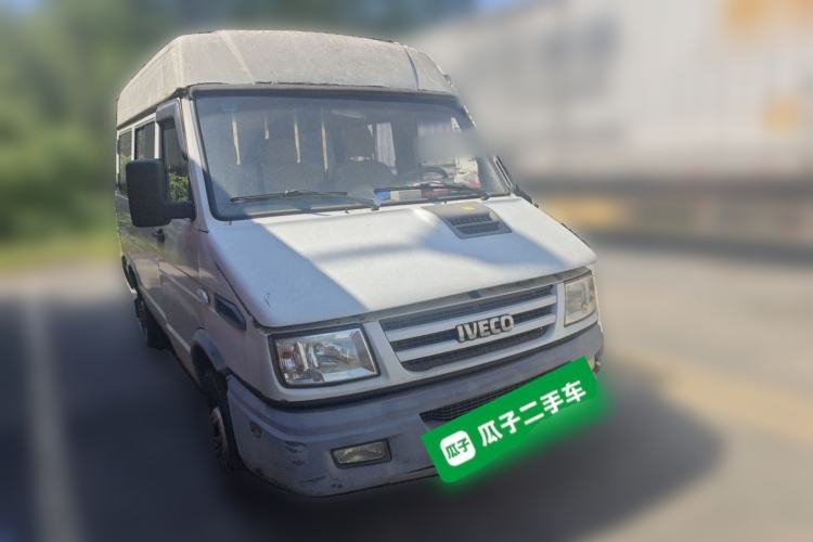 Used Iveco Daily 2014 2.5T-A35 NJ6484ACM47Z4 Front Right 45 Deg
