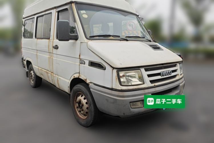 Used Iveco Daily 2014 2.5T-A35 NJ6484ACM47Z4 Front Right 45 Deg