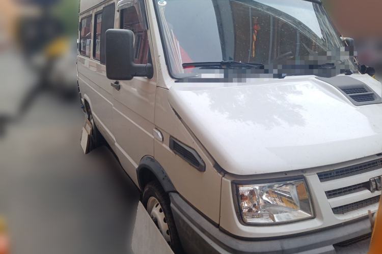 Used Iveco Daily 2014 2.5T-A35 NJ6484ACM47Z4 Front Right 45 Deg