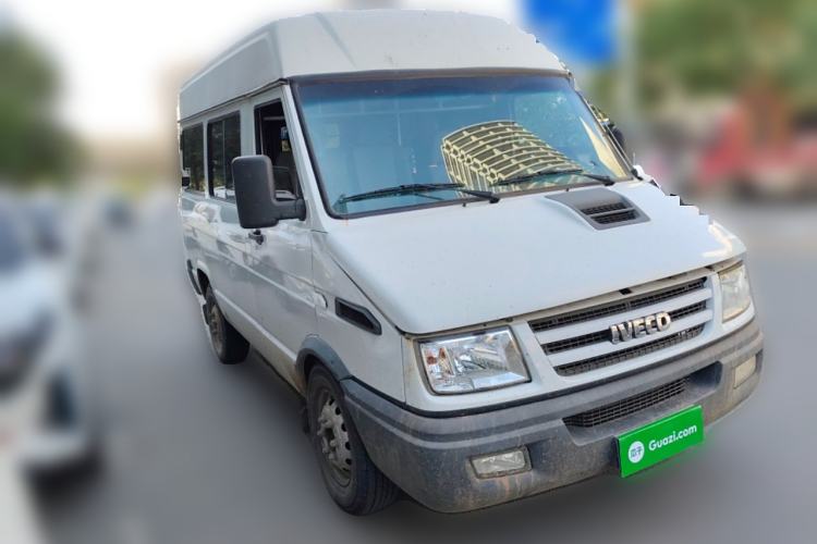 Used Iveco Daily 2014 2.5T-A35 NJ6484ACM47Z4 Front Right 45 Deg