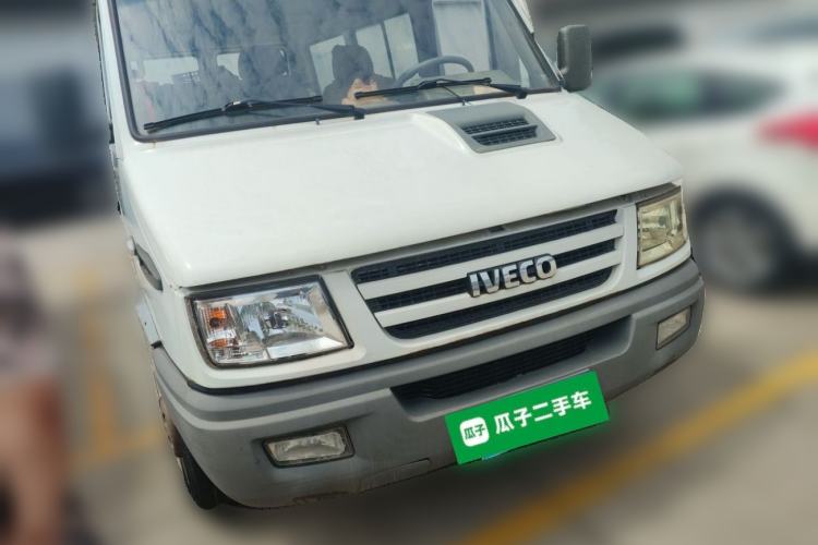 Used Iveco Daily 2014 2.5T-A35 NJ6484ACM47Z4 Front Right 45 Deg