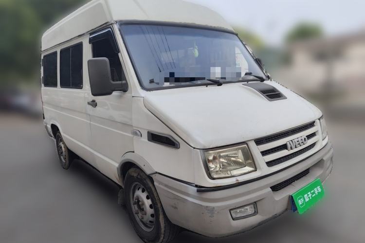 Used Iveco Daily 2014 2.5T-A35 NJ6484ACM47Z4 Front Right 45 Deg