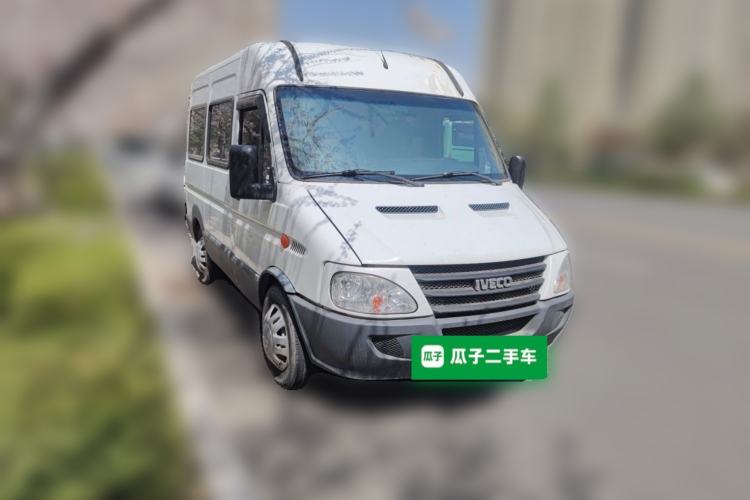 Used Iveco Daily 2014 2.5T-A35 NJ6484ACM47Z4 Front Right 45 Deg