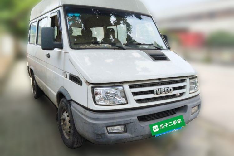 Used Iveco Daily 2014 2.5T-A35 NJ6484ACM47Z4 Front Right 45 Deg