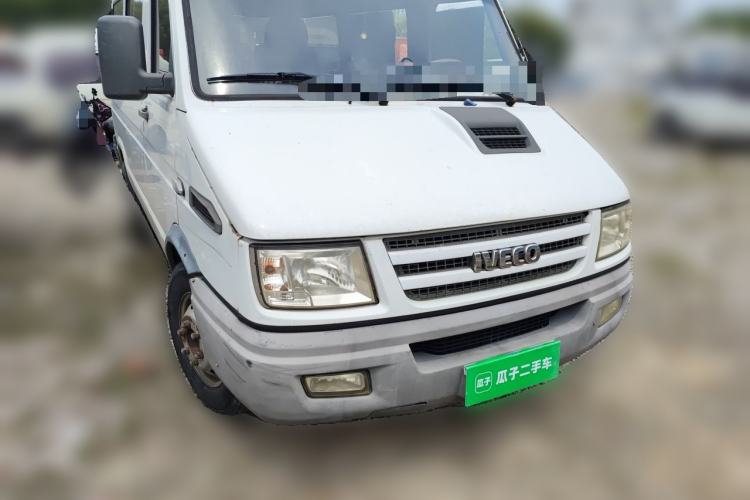 Used Iveco Daily 2014 2.5T-A35 NJ6484ACM47Z4 Front Right 45 Deg