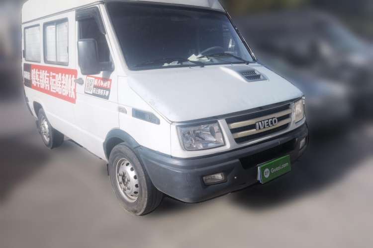 Used Iveco Daily 2014 2.5T-A35 NJ6484ACM47Z4 Front Right 45 Deg