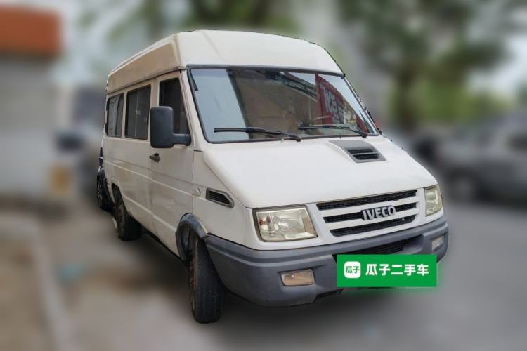 Used Iveco Daily 2014 2.5T-A35 NJ6484ACM47Z4 Front Right 45 Deg