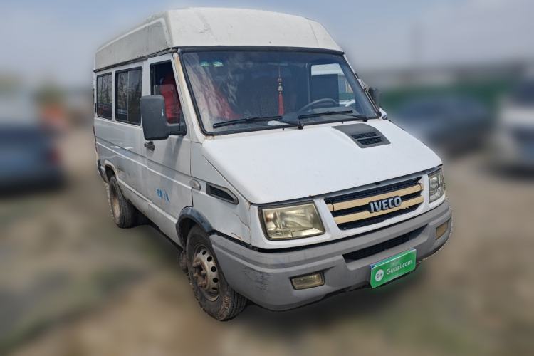 Used Iveco Daily 2014 2.5T-A35 NJ6485AC47Z4 Front Right 45 Deg