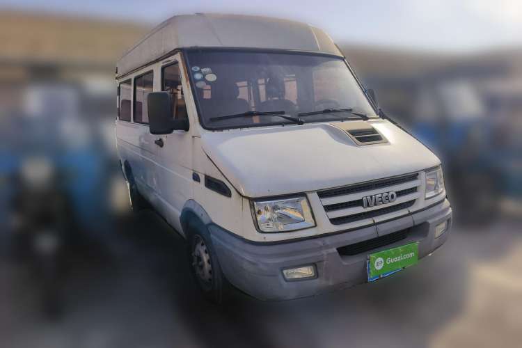 Used Iveco Daily 2014 2.5T-A35 NJ6484ACM47Z4 Front Right 45 Deg