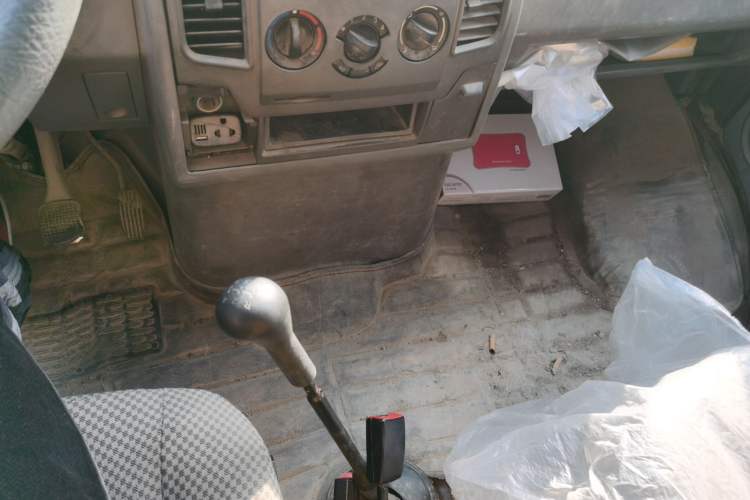 Used Iveco Daily 2014 2.5T-A35 NJ6484ACM47Z4 Gear Lever