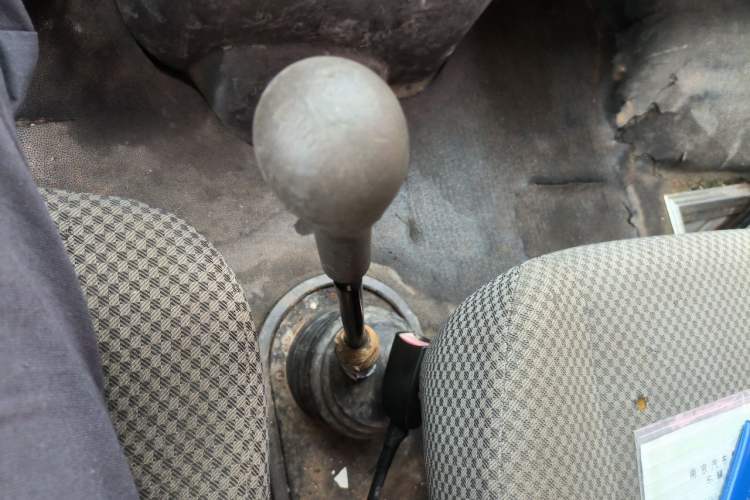 Used Iveco Daily 2014 2.5T-A35 NJ6484ACM47Z4 Gear Lever