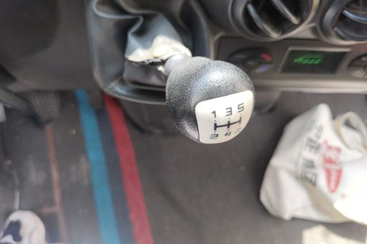 Used Iveco Daily 2014 2.5T-A35 NJ6484ACM47Z4 Gear Lever