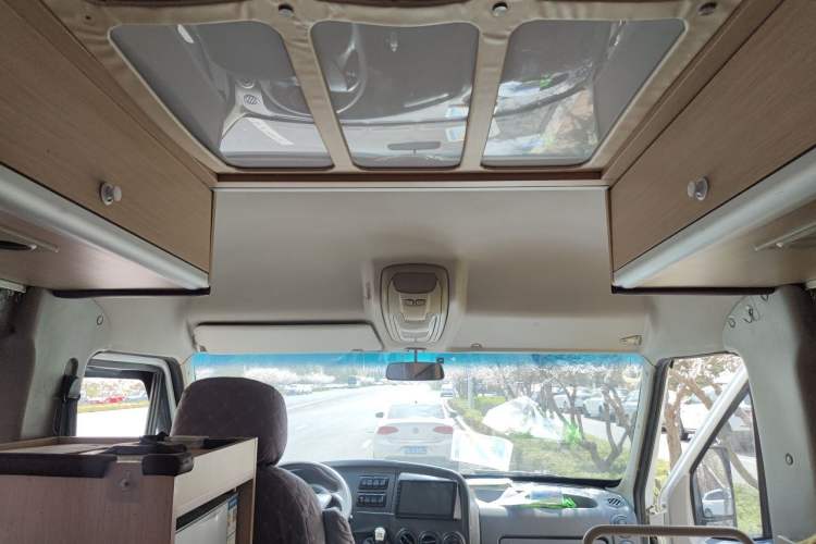 Used Iveco Daily 2014 2.5T-A35 NJ6484ACM47Z4 Headliner