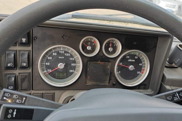 Used Iveco Daily 2014 2.8T-V35 NJ5044XXYQ3A43S4 Instrument Cluster