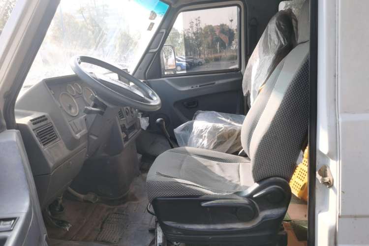 Used Iveco Daily 2014 2.5T-A35 NJ6484ACM47Z4 Left Front Seat