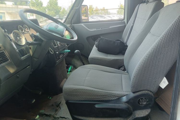 Used Iveco Daily 2014 2.5T-A35 NJ6484ACM47Z4 Left Front Seat