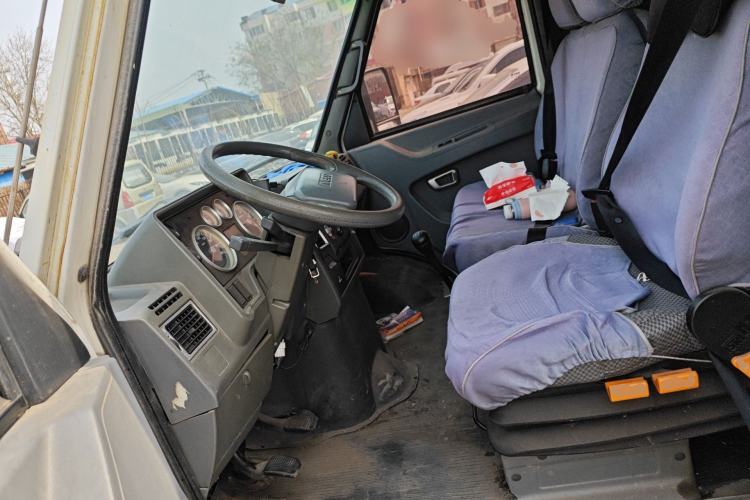Used Iveco Daily 2014 2.8T-V35 NJ5044XXYQ3A43S4 Left Front Seat