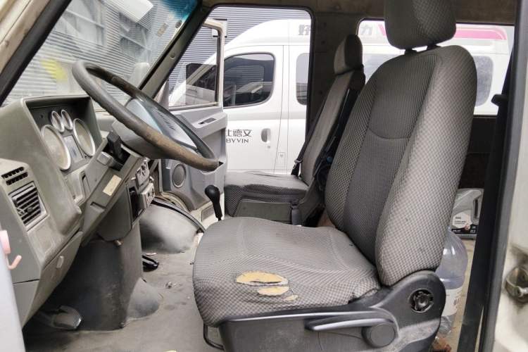 Used Iveco Daily 2014 2.5T-A35 NJ6484ACM47Z4 Left Front Seat