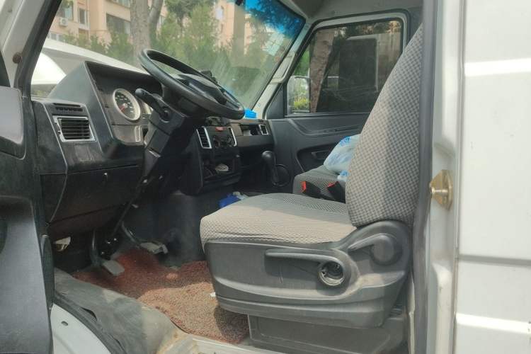 Used Iveco Daily 2014 2.8T-V35 NJ5044XXYQZA43S4 Left Front Seat