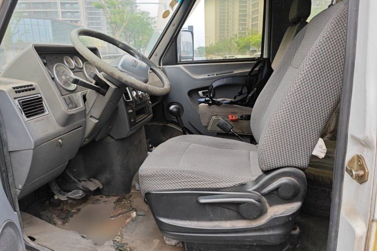 Used Iveco Daily 2014 2.5T-A35 NJ6484ACM47Z4 Left Front Seat