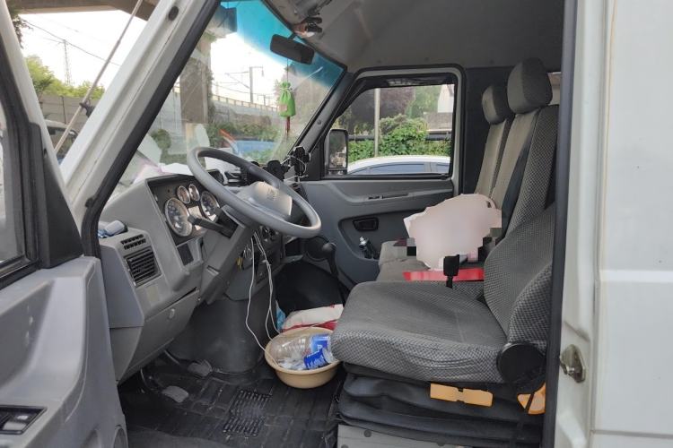 Used Iveco Daily 2014 2.5T-A35 NJ6484ACM47Z4 Left Front Seat