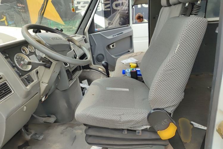 Used Iveco Daily 2014 2.5T-A35 NJ6484ACM47Z4 Left Front Seat